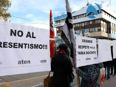 El intendente capitalino respaldó el incentivo docente y criticó las medidas de ATEN