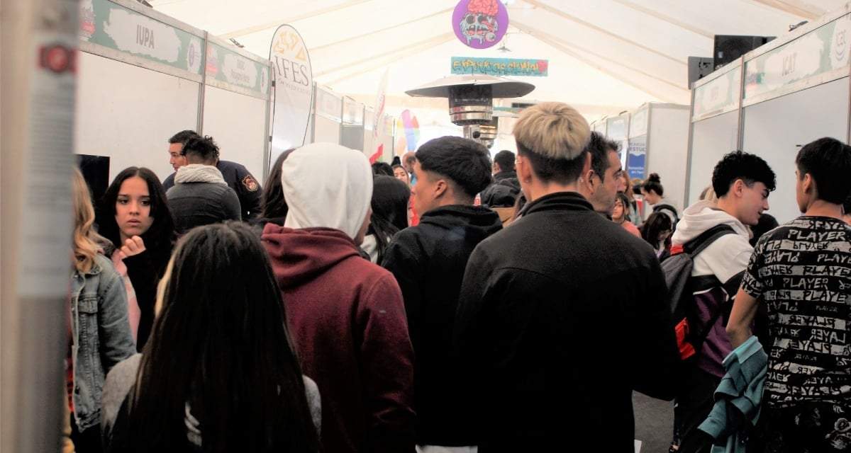 Expovocacional en Plaza Huincul. Fuente: (Twitter)