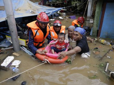 Inundaciones en Indonesia: las lluvias dejan a miles sin hogar y varios fallecidos