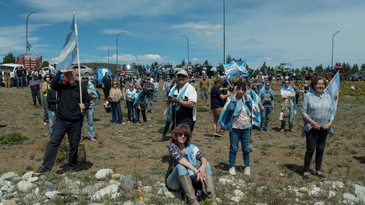 Manifestantes en San Carlos de Bariloche. Fuente: (Twitter)