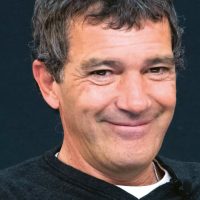 ¡Para morirse de la risa! Así es como Antonio Banderas enseña español online ¡Espera a el final!
