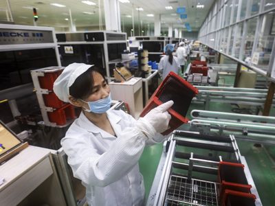China investigará a la empresa matriz de Tommy Hilfiger por supuesto boicot de productos de Xinjiang