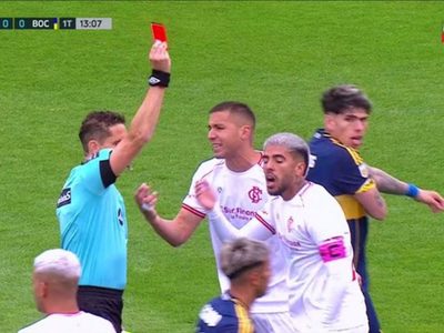 Lamolina, suspendido por echar a Tapia, el hijo de Tapia, en el "estadio" Tapia