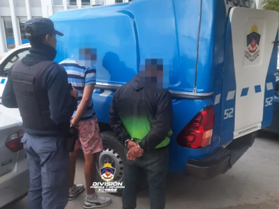 Los atraparon cuando escapaban con una bicicleta desarmada, que acababan de robar
