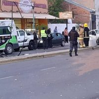 Conductor alcoholizado se estrelló contra un poste a alta velocidad en Plaza Huincul