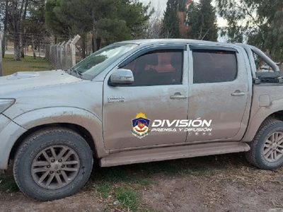 Fueron demorados en una camioneta sin papeles y sin ganas de colaborar con la Policía