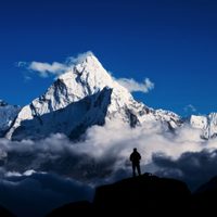 Encuentran químicos tóxicos permanentes en la nieve del Everest