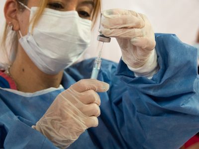Un especialista explicó cómo funcionan las vacunas que se aplican en la provincia