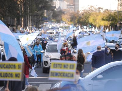 Banderazo opositor: miles de personas se movilizaron en todo el país