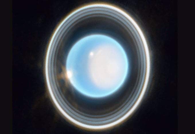 Imagen ampliada de Urano, capturada por la cámara de infrarrojo cercano de Webb (NIRCam) el 6 de febrero de 2023, revela impresionantes vistas de los anillos del planeta