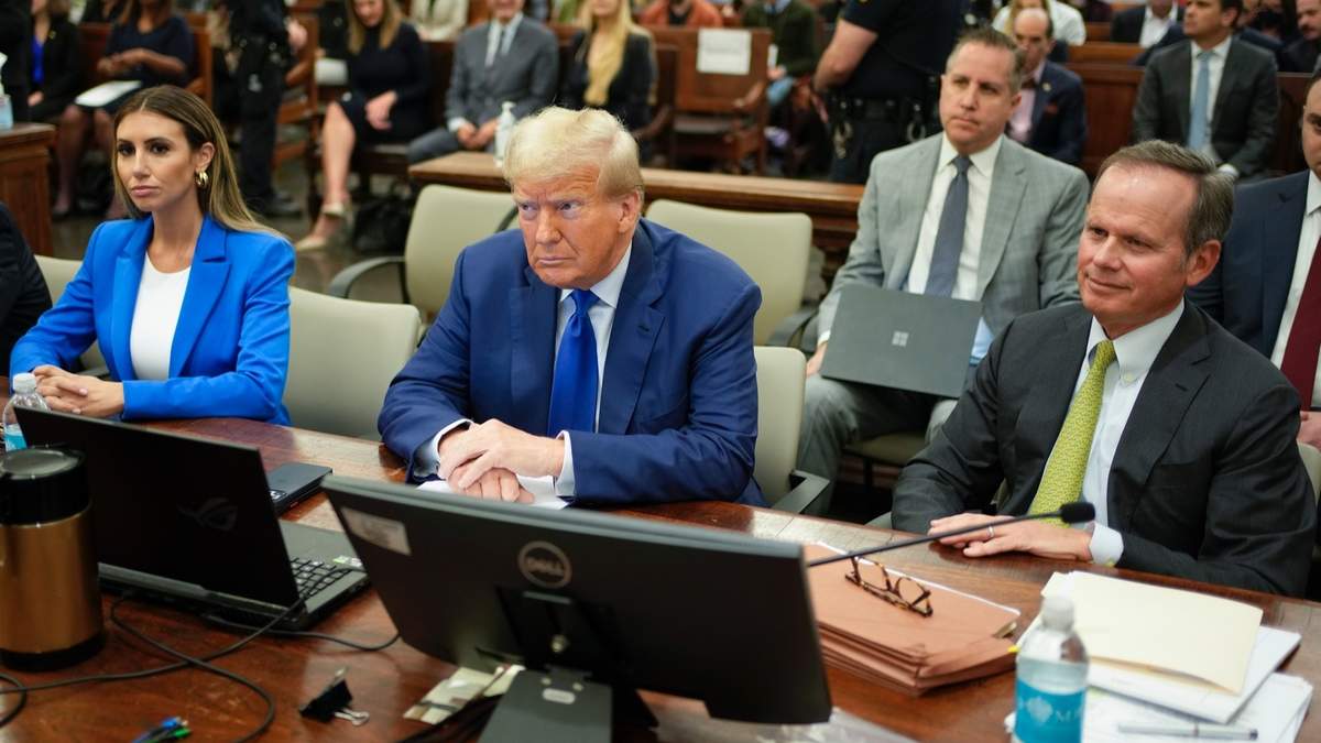 Trump. Forcejeo desde el estrado