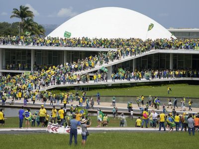 Simpatizantes de Bolsonaro invaden el Congreso de Brasil en una manifestación contra Lula