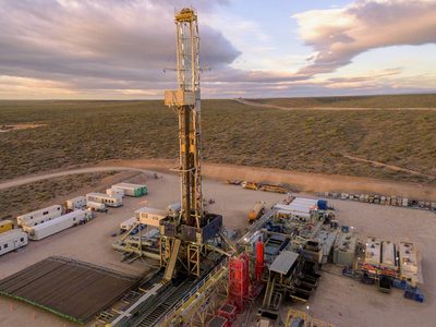 Vaca Muerta: YPF firmó acuerdo con empresa italiana para potenciar exportaciones