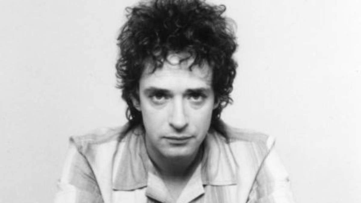 El cantante argentino Gustavo Cerati en sesión de fotos de prensa para "Bocanada" (1999), por Nora Lezano
