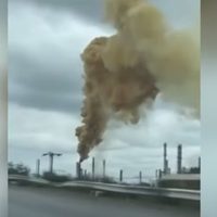 Samuel García amenaza clausurar refinería de Cadereyta; Pemex dice que emisiones son inofensivas