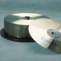 Con CDs viejos y tapas de desodorante, creá este proyecto súper útil para decorar tu baño