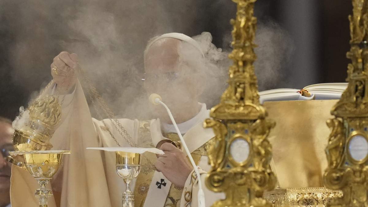 El papa León XIV da la misa en la Basílica de San Juan de Letrán y toma posesión de la Cátedra Romana