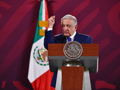 AMLO recomienda a opositores ir a un retiro y hacer "planas" con frases en favor del pueblo