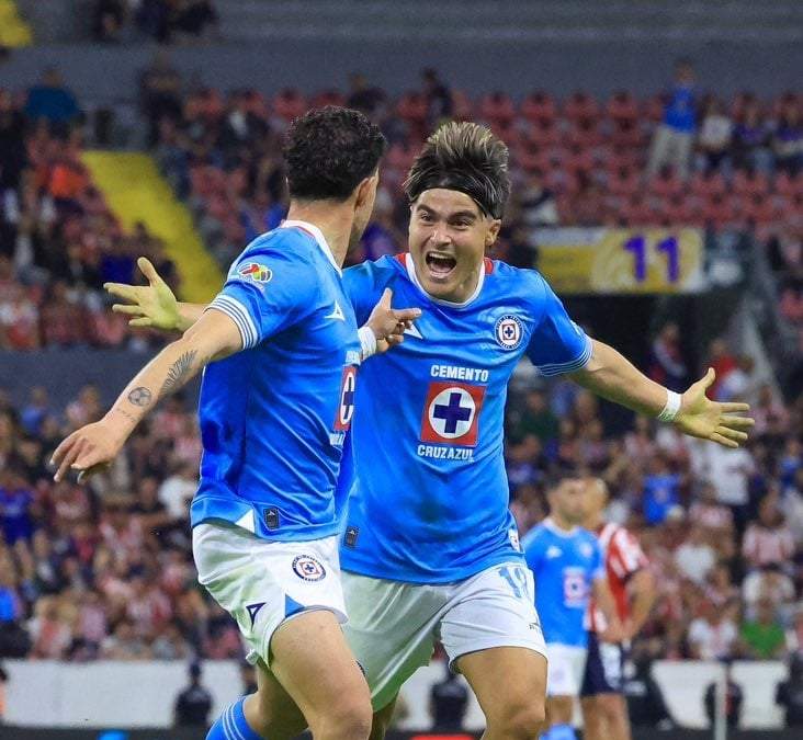 Cruz Azul vence 1-0 a Chivas y mantiene una racha de seis partidos invicto