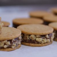 Alfajores de nuez sin azúcar añadida: crocantes y súper ricos para comer sin culpa en tu próxima merienda
