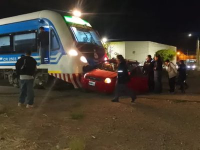 Pareja de 90 y 91 años chocó con el Tren del Valle en Plottier