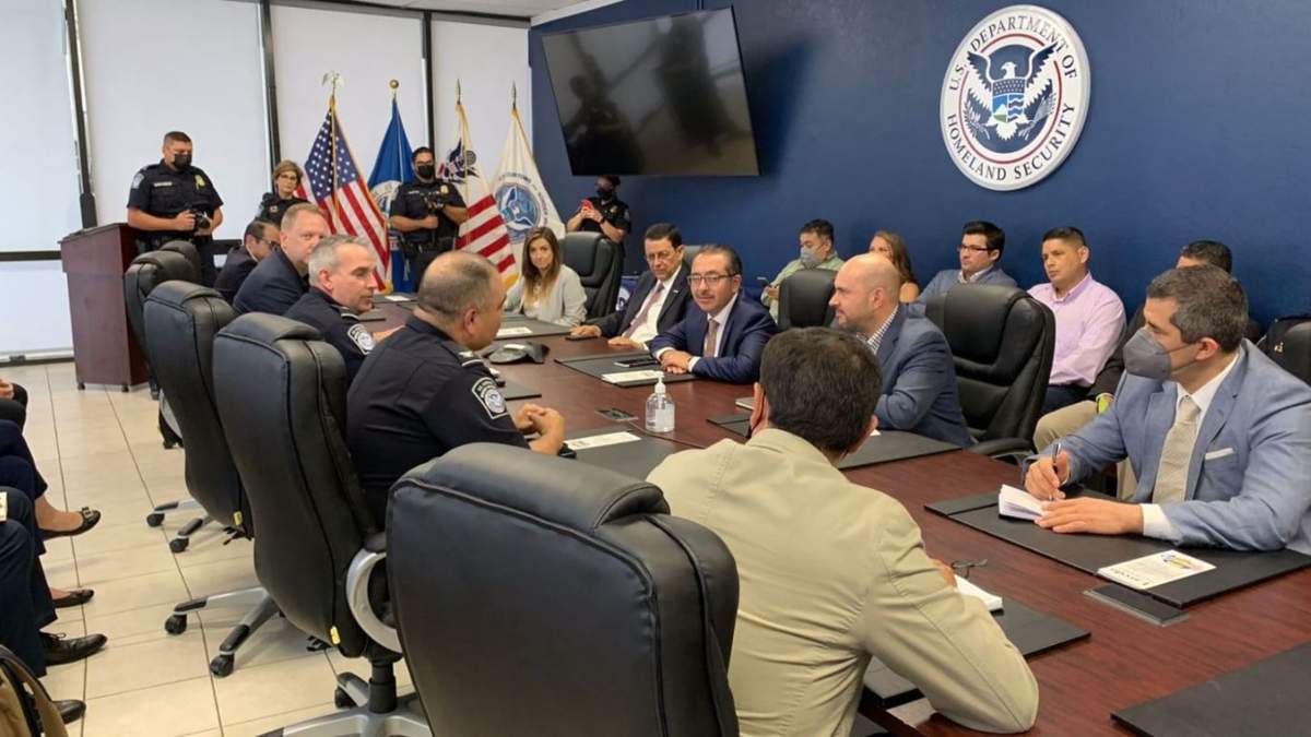 La reunión entre funcionarios de la Oficina de Aduanas de México y de la Agencia de Protección Fronteriza de EU
