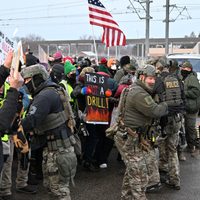 Protestas e indignación en Minneapolis tras la muerte de una mujer a manos de un agente del ICE