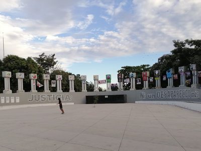 La “Rotonda de los Hombres y Mujeres Colimenses Ilustres” ha fungido como escenario de protestas
