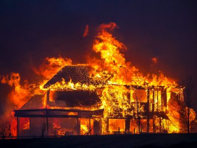 Unos devastadores incendios en Estados Unidos dejaron impactantes imágenes: hay dos desaparecidos