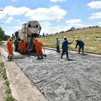 Un anhelo hecho realidad: pavimentan en Zapala 20 cuadras de la avenida Cañadón