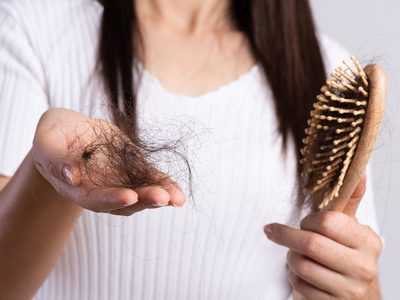 Si se te cae mucho el cabello, no sufrás más: así podés preparar el mejor remedio con pocos ingredientes y en casa