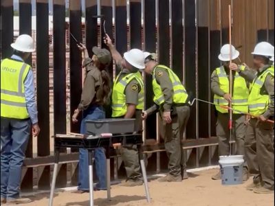 Trump ordena pintar de negro el muro para que se caliente y sea más difícil de escalar (Video)