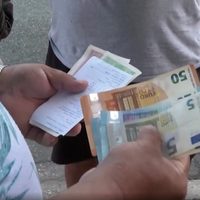 Cubanos salen a comprar dólares tras permiso de gobierno