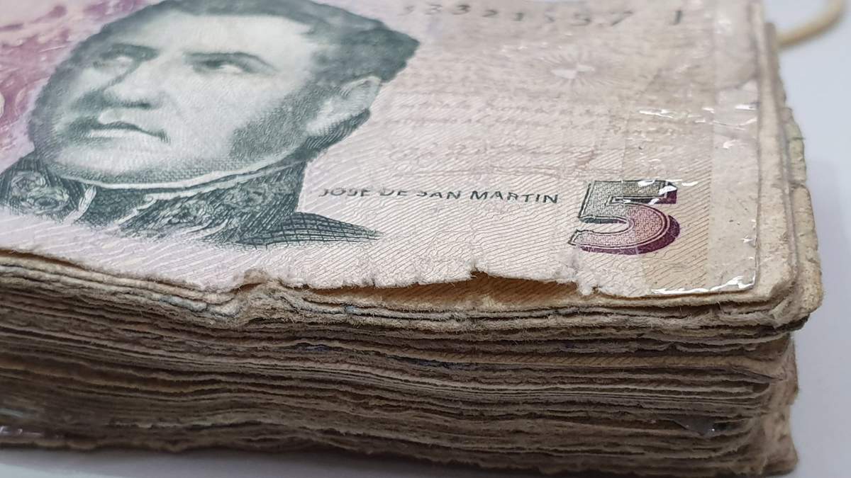 Billetes de $5. Fuente: (Twitter)