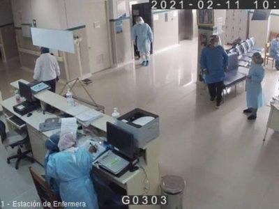 Policía se viste como médico para ver a su padre enfermo con covid-19, pero lo halla muerto