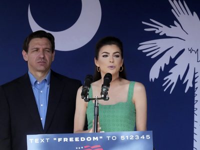 Gobernador de Florida promueve a su esposa para sea su sucesora