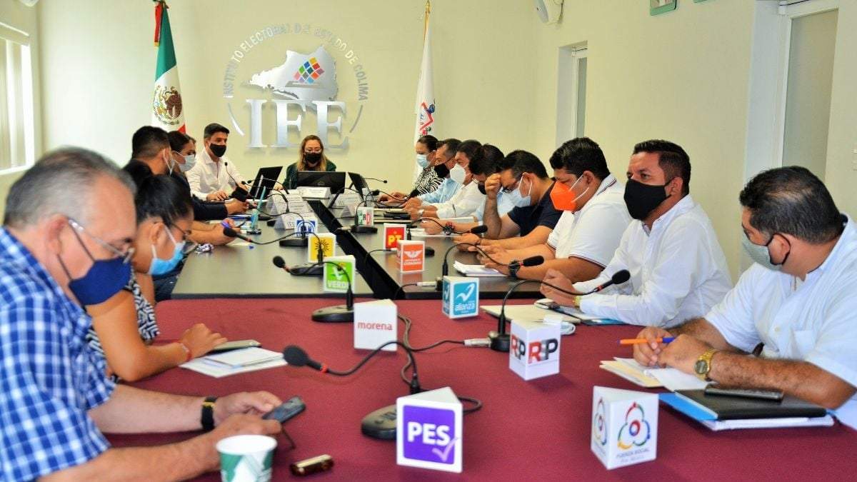 Sesión en el Instituto Electoral del Estado (IEE) de Colima