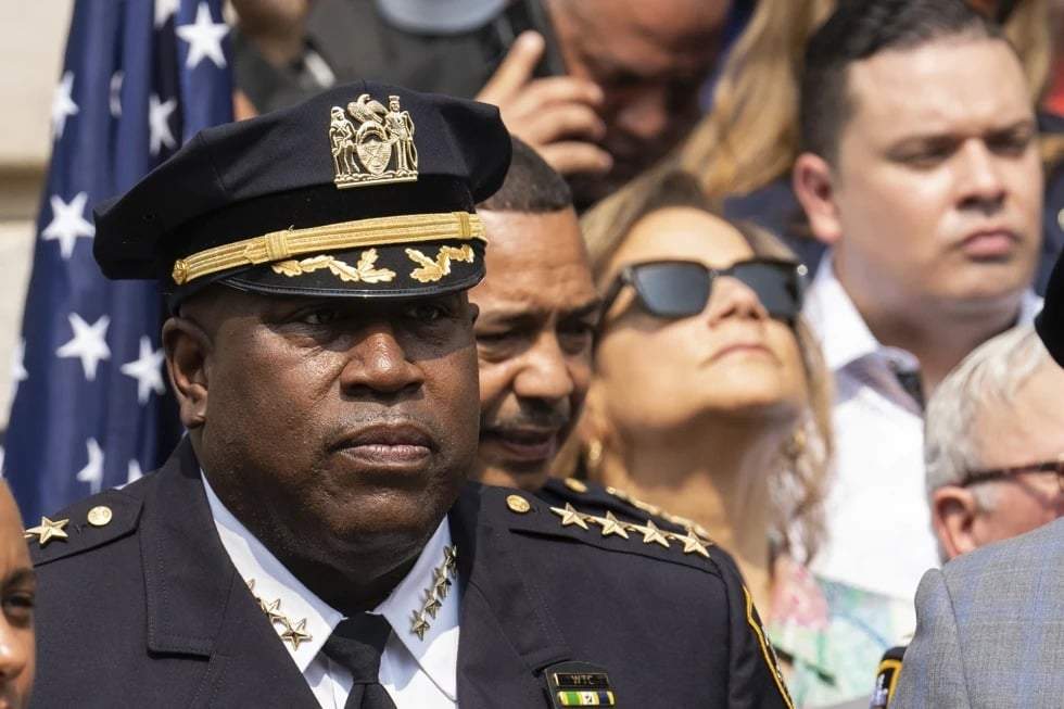 Policía de alto rango de Nueva York renuncia tras acusaciones de conducta sexual inapropiada