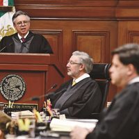 Empresas ligadas a la familia de Medina Mora, beneficiadas por Calderón y Peña Nieto