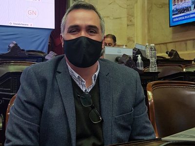 "Bonitas e inteligentes": el desagradable mensaje de un diputado nacional neuquino