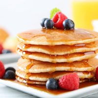 Hot cakes como los de las películas: la receta fácil y riquísima para un desayuno que sorprende