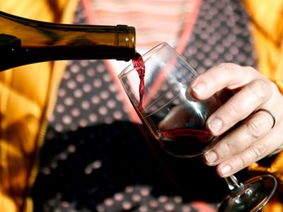 La OMS aconsejó no consumir bebidas alcohólicas y derribó un “peligroso mito”