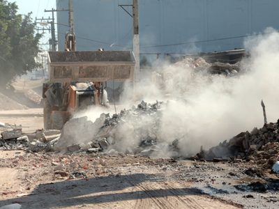 Samuel perdona a refinería, pero arresta a tiradores de escombro