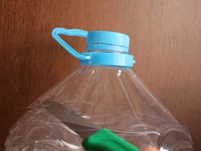 Si tenés bidones de aceite vacíos, no los tires: creá este útil organizador para tus broches en pocos minutos
