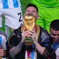 Polémica por la foto donde Messi viste un atuendo árabe