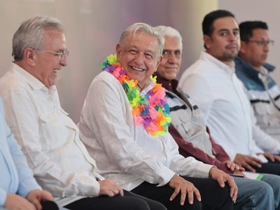 Rubén Rocha presume que sugirió a AMLO hacer “una curvita” a la ley para que se reeligiera