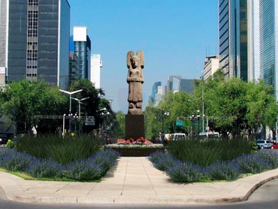Una réplica de la escultura "La joven de Amajac" sustituirá a estatua de Colón en Reforma