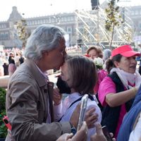 Claudio X. González presume marchas en ciudades del país por defensa del INE