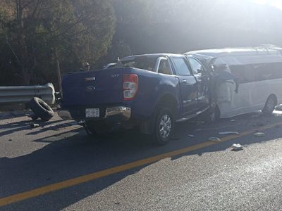 Choque en carretera de Oaxaca deja 13 muertos y 10 heridos