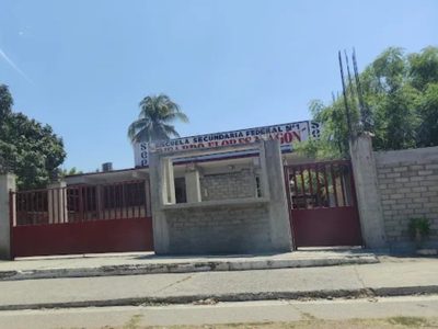 Hallan más pintas anunciando masacres en escuelas de Michoacán; autoridades culpan a las redes